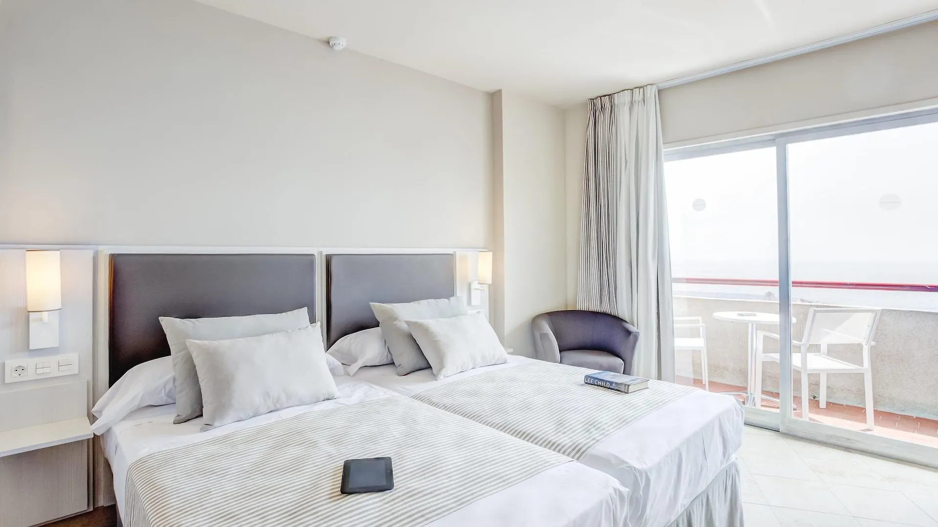 Hotel El Puerto By Pierre Vacances Фуэнхирола